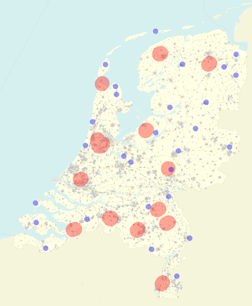 Kaart van Nederland met rode en blauwe cirkels die locaties en concentraties van sfeerballonnen aangeven.